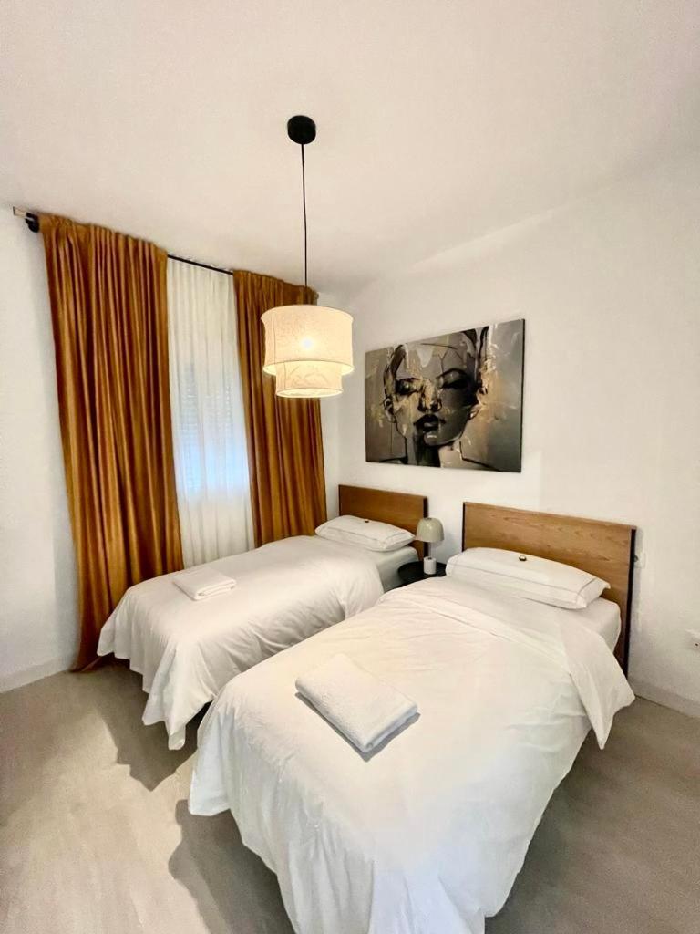 Historical Centre! Private Terrace & Gym-Near Public Parking Apartment Malaga Bagian luar foto