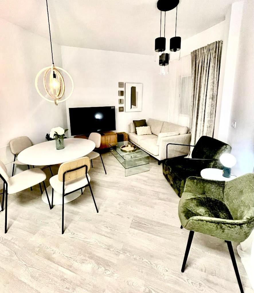 Historical Centre! Private Terrace & Gym-Near Public Parking Apartment Malaga Bagian luar foto