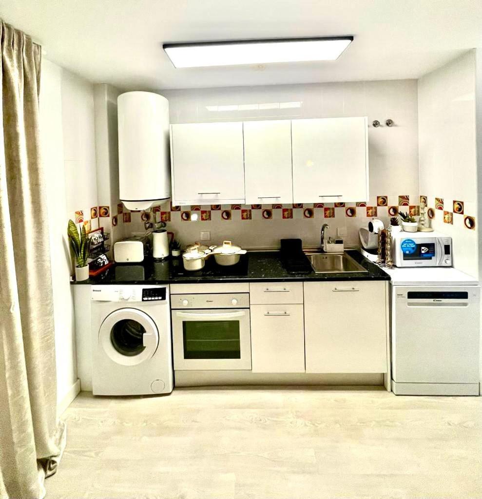 Historical Centre! Private Terrace & Gym-Near Public Parking Apartment Malaga Bagian luar foto
